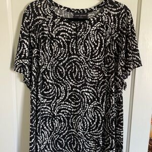 Lane Bryant Monochrome Swirl Short Sleeve Top